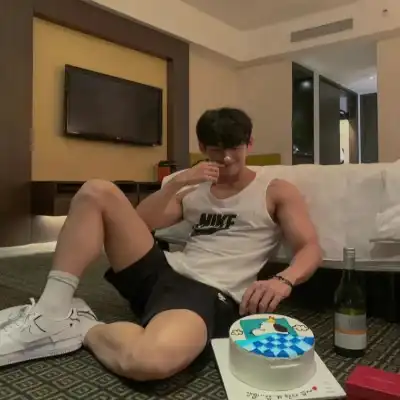 杨逸飞